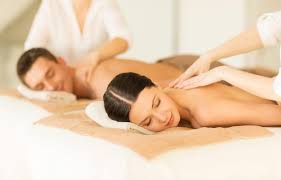 “Professional therapist performing Balinese full body massage in South Delhi”