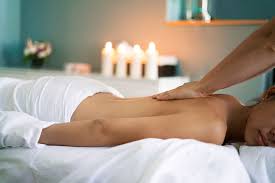 “Female to male massage in Delhi offering relaxing full-body wellness therapy.”