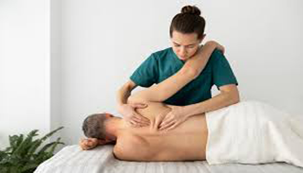 “Shiatsu massage therapy at a premium spa in Delhi focused on acupressure and relaxation.”